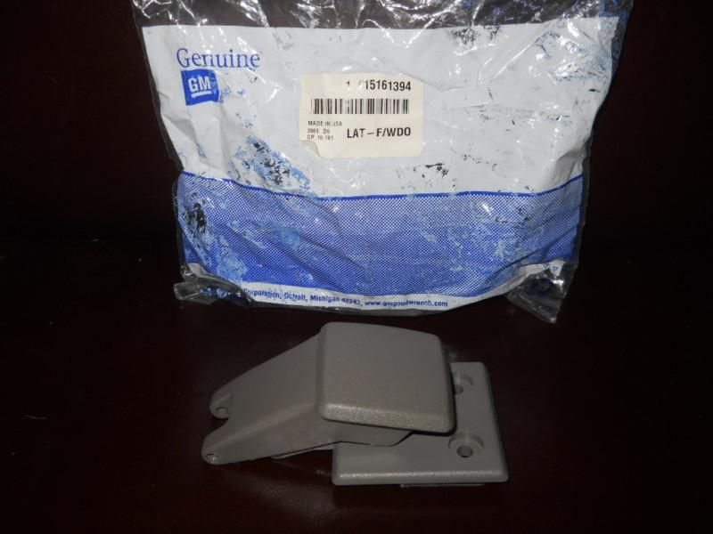 Chevrolet astro gmc safari 1998-2005 front window latch pair nos part # 15161394