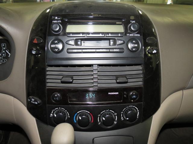 2005 toyota sienna radio trim dash bezel 2510327