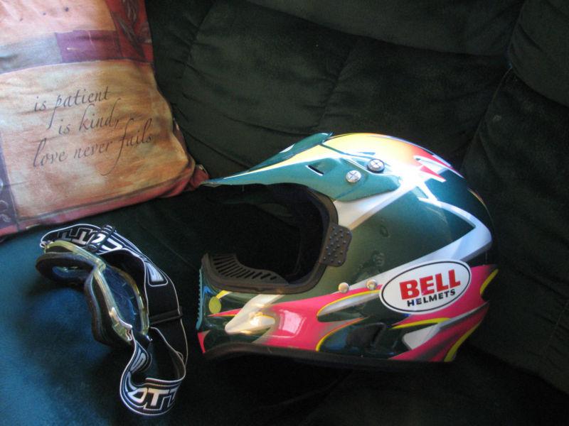 Motorcycle/ riding helmet, bell , excellent condition, with goggles, see picture