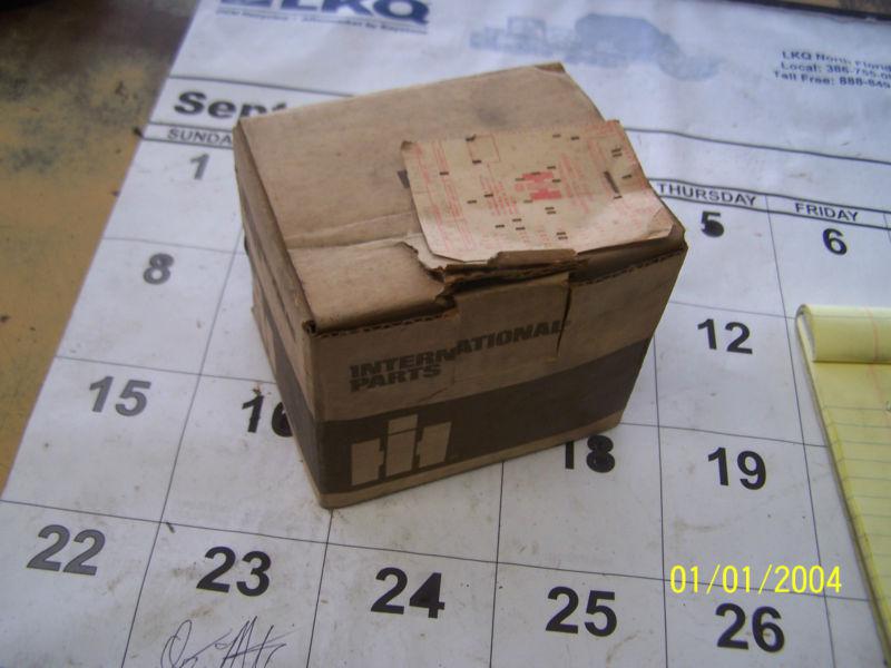 International harvester mount assembly #195345r91