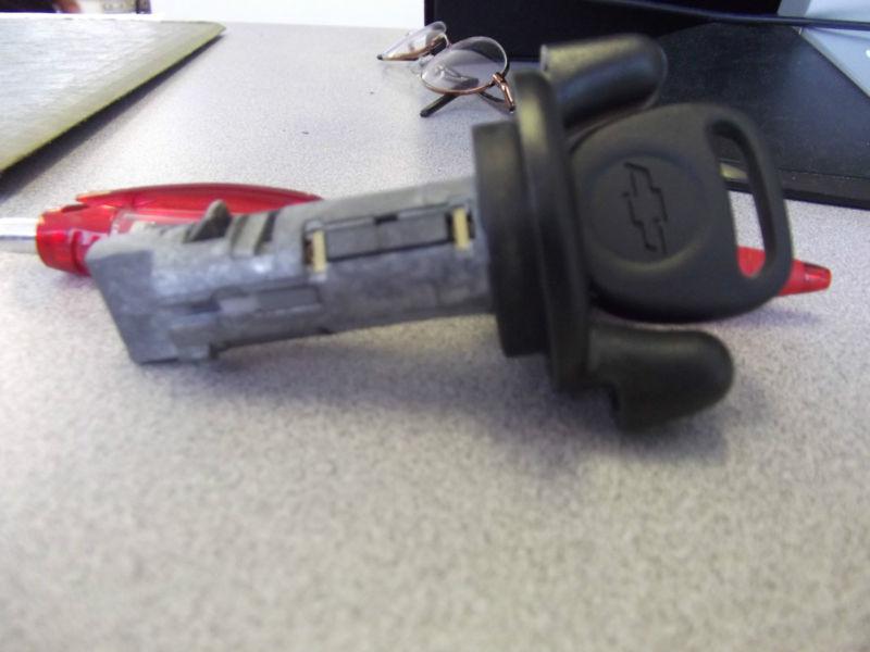 Cadillac,chevy,gmc ignition key switch lock cylinder (fits more than 1 vehicle)