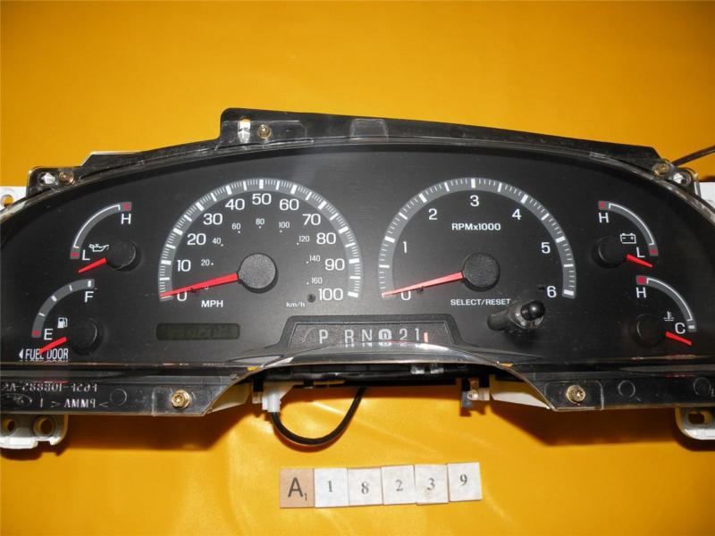 00 01 02 ford f150 expedition speedometer instrument cluster dash panel 188,899