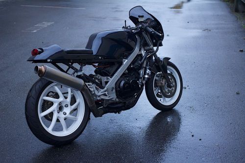 Custom motorcycle paint job for vintage yamaha motorbikes, your parts