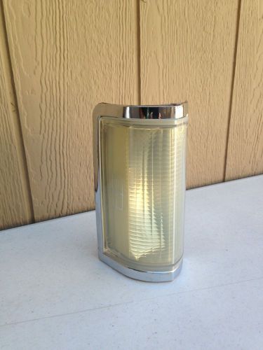 85,86,87,88,89 lincoln town car oem turn signal corner lamp