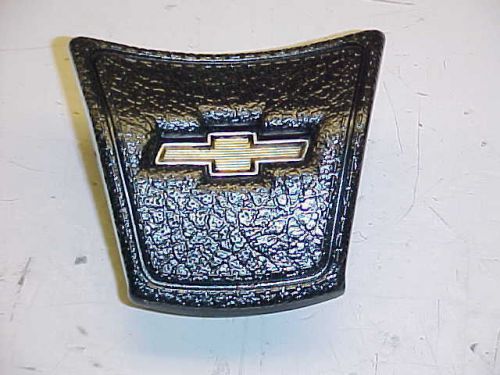 1970 - 1972 chevy pickup truck  suburban steering wheel horn cap button