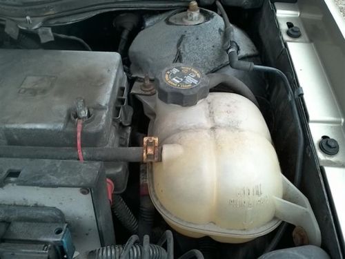 Coolant reservoir fits 06-10 solstice 8945922