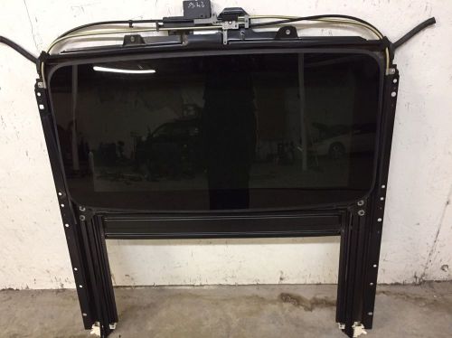V8105 2001 - 2009 volvo s60 99-06 s80 01-07 v70 xc70 sunroof w/ motor track assy