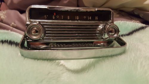 Oldsmobile olds 989131 trans-portable am radio o/e on buick 55-57 very clean