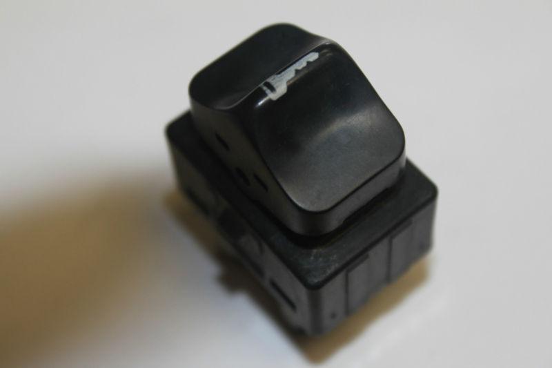 00 - 01 nissan altima door lock switch front right passenger  