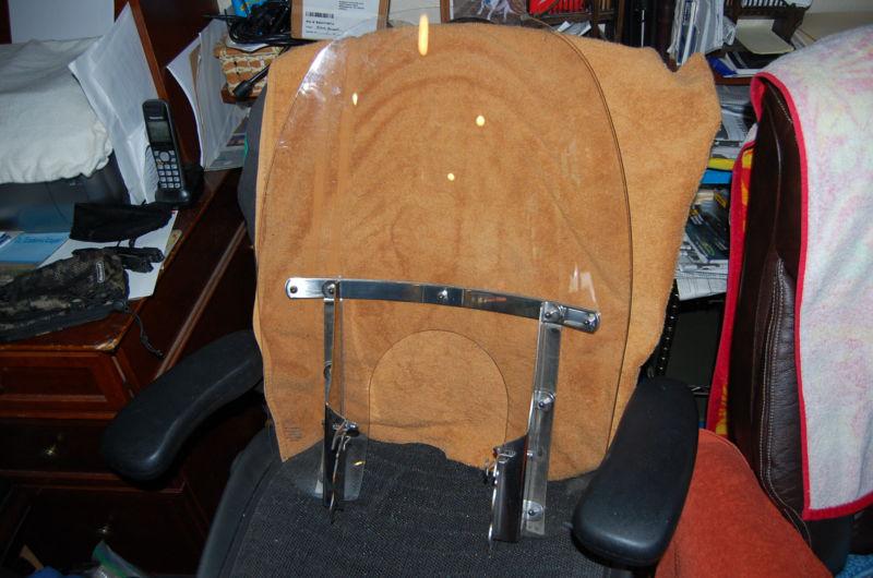 Quick release windshield 88-05 harley dyna  glide sportster 39mm  app 27" x  20"