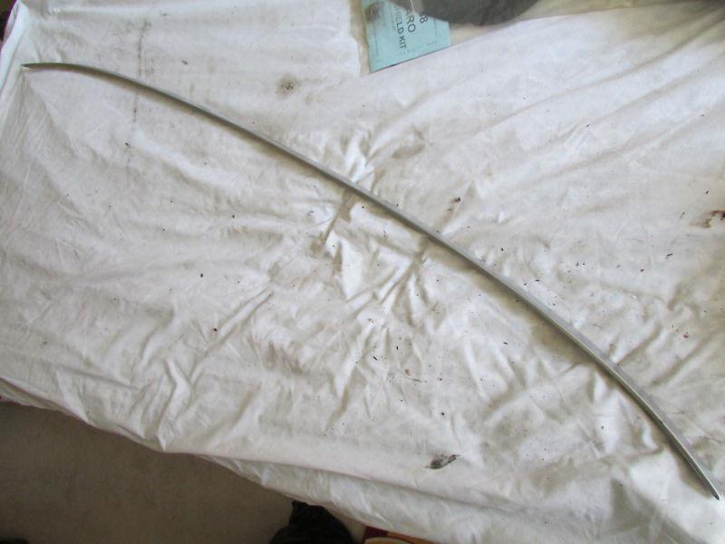 68 69 cutlass 442 w30 vista cruiser hurst f85  hood moulding oem nr