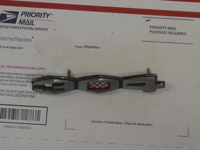 Amc 304 emblem - good pins on back