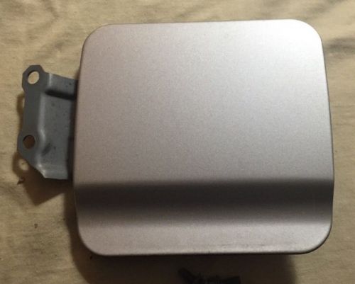 Fuel filler gas door mitsubishi montero 00 01 02 03 2003 2002 2001 2000 silver