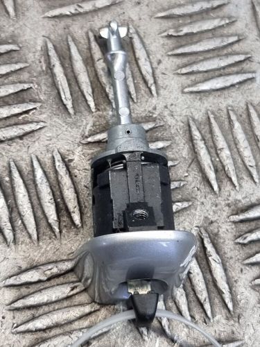 Toyota auris estate door barrel with key 1.8l cvt hybrid electric 2018