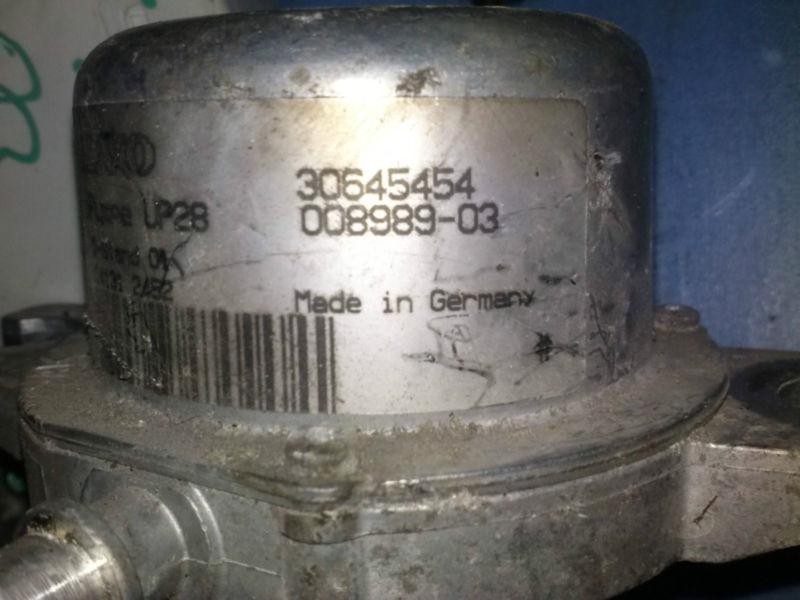 Volvo s80 s40 v40 v70 s60 xc90 xc70 vacuum abs pump brake booster pump