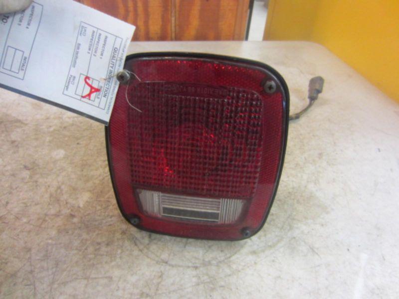 Jeep wrangler r taillight r. 98 99 00 01 02 03 04 05 06