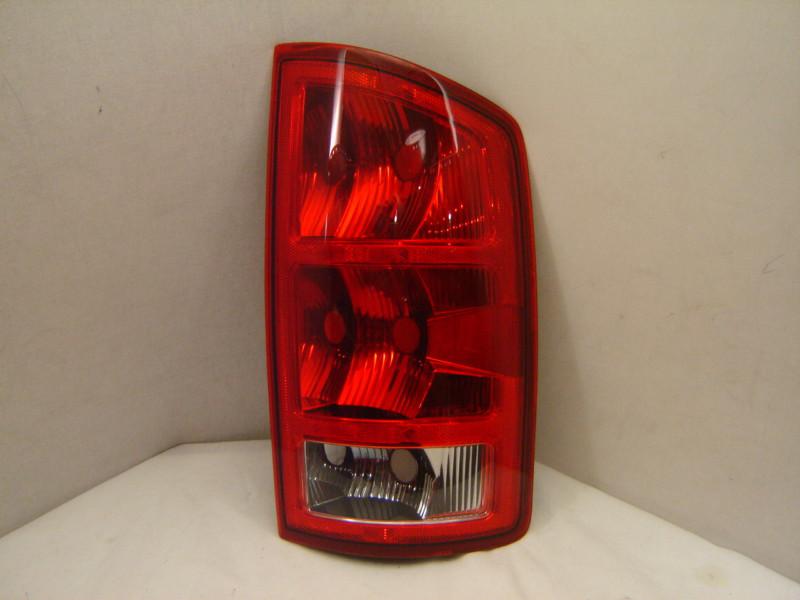 Dodge ram right tail light 03 04 05 06 oem (ram 1500 ram 2500 ram 3500)