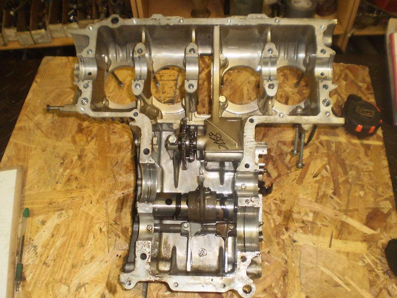 Honda cb550 engine upper crankcase transmission half w/ some gears