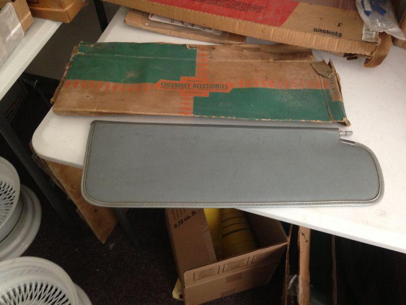 Nos chevrolet 1947,48,49,50,51,52,53,54,55,56 right sun visor grey part# 988004