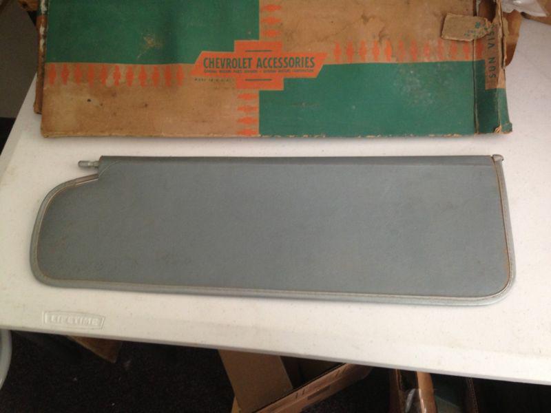NOS CHEVROLET 1947,48,49,50,51,52,53,54,55,56 RIGHT SUN VISOR GREY PART# 988004, US $65.00, image 2