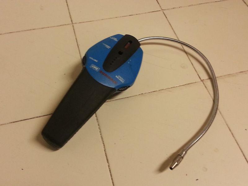 Good working robinair 16600 electronic leak detector r-12 and r-134a  