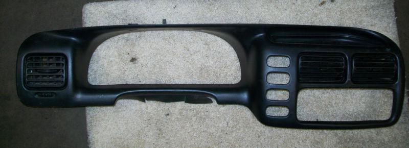 00 01 02 tracker instrument gauge cluster dash bezel trim panel