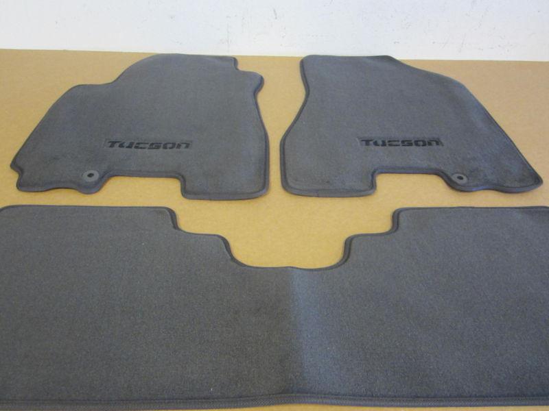 2005 - 2010 hyundai tucson new oem dark grey floor mats front / back