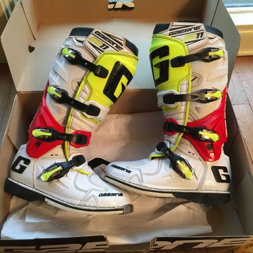 Gaerne sg-11 2014 motocross boots - white/red/yellow - size 9