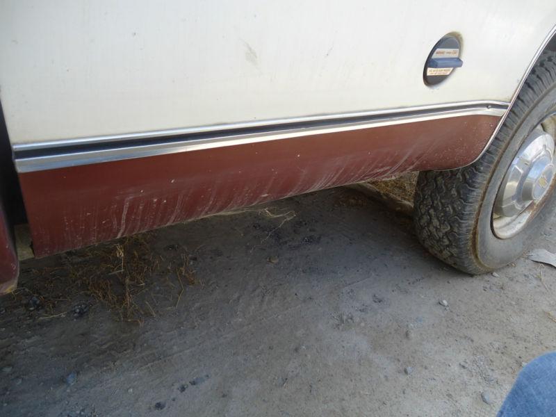 Driver or passenger lower bed moulding 74 chevy cheyenne 20 camper special oem