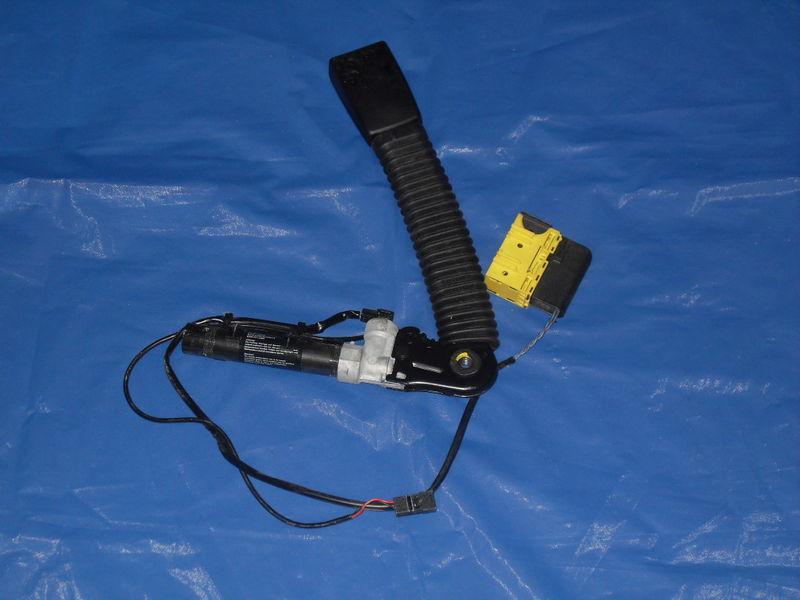 04 bmw e65 745i seat belt buckle rh right side passenger black oem