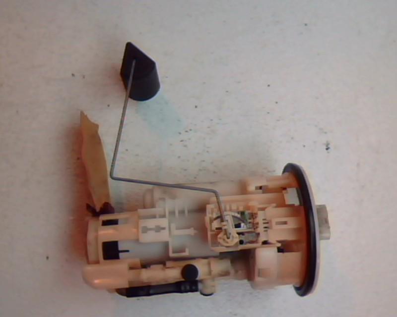 Purchase 2002 LEXUS LS430 FUEL PUMP 2615725 in Garretson, South Dakota