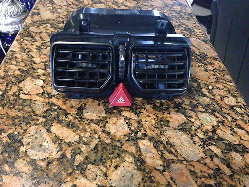 04-06 gto center a/c dash vents w/ hazard switch used oem