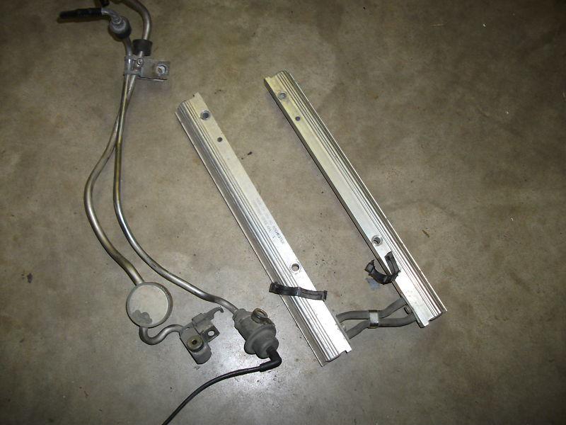93 camaro z28 firebird trans am lt1 fuel rail w/ pressure regulator