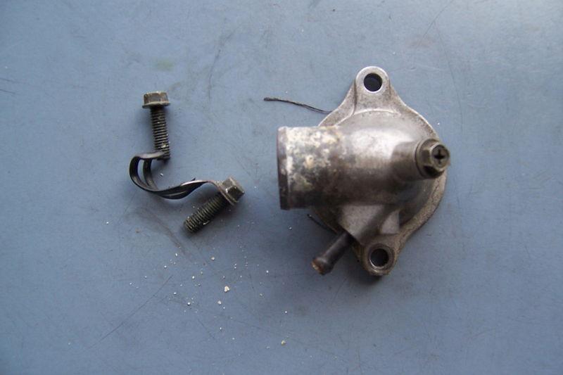 Suzuki gsxr1000 gsxr 1000 2002 02 2001 01 thermostat housing