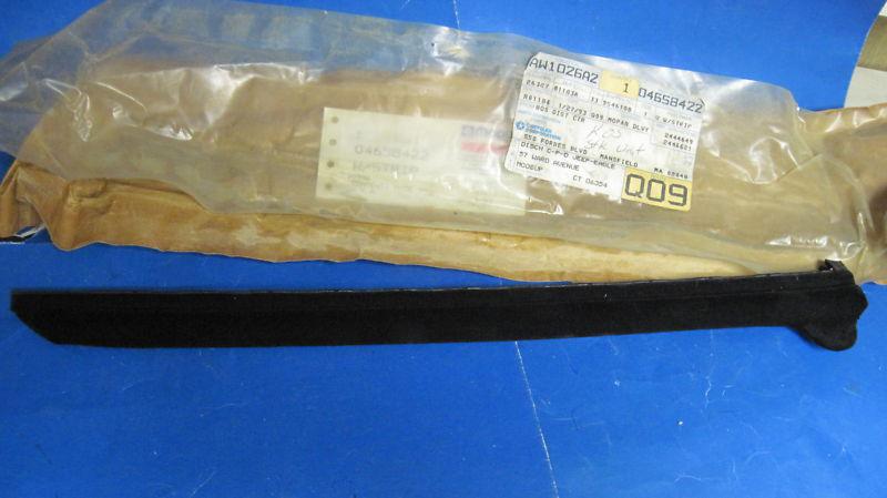 Mopar quarter window front weatherstrip 87-93 lebaron+tc coupe mlds.n.o.s.