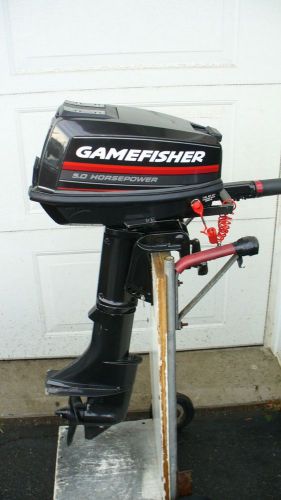 Gamefisher outboard 5 hp,2 stroke,short shaft,in new condition. ( i can ship)