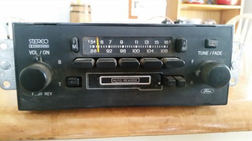 Vintage oem &#039;85-&#039;94 ford philco car truck cassette am/fm radio! works.