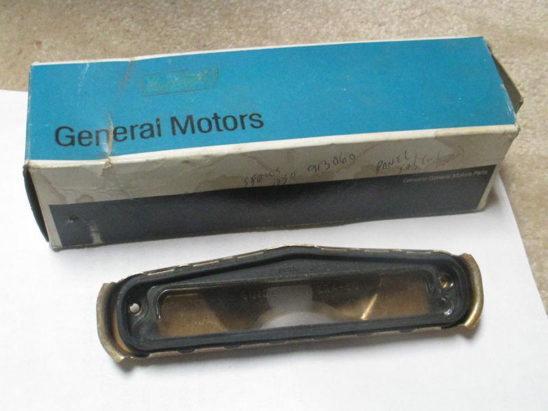 Nos 1960 -1966 chevy panel suburban gmc license plate lamp lens housing rear