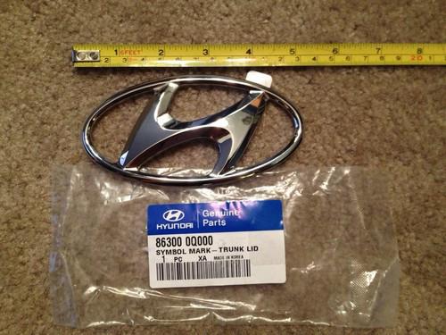 Brand new oem rear trunk lid emblem for 2010-2013 hyundai sonata models