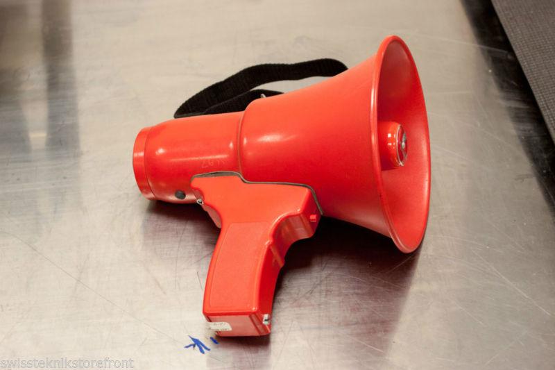 Voice gun, megaphone as removed from boeing 737 n326ua