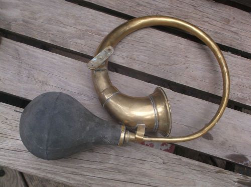 Great antique brass twist car or buggy horn with rubber squeeze bulb