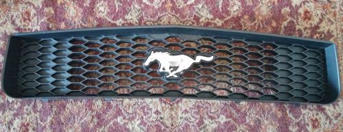 2005 2006 2007 2008 2009 ford mustang oem front grill w/ emblem 6r33 8200 aaw