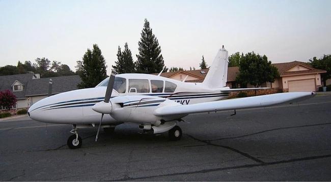 Piper aztec fiberglass wing tips pa-23-250