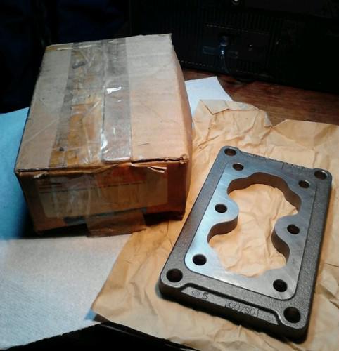 New navistar international adapter base plate part # 483160c1 w/original box 