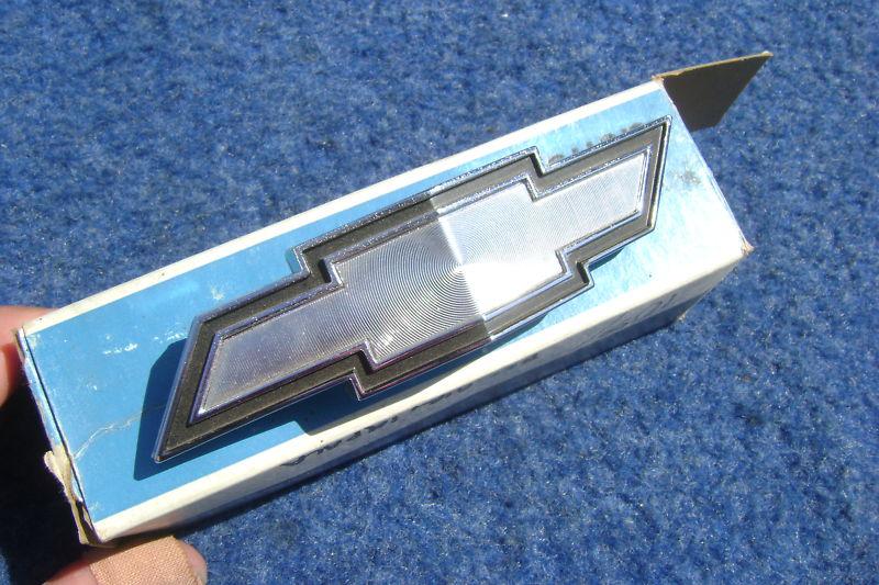 *********   nos 1973 73 chevy grill emblem impala bel air   *********