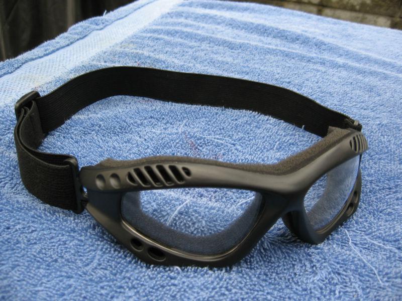 Sos goggles clear lens very nice condition no scratches on lens... high quality 