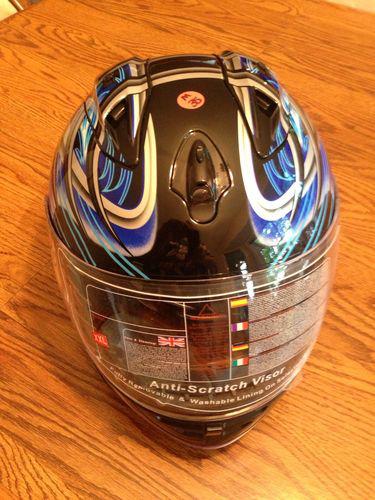 Full face motorcycle helmet