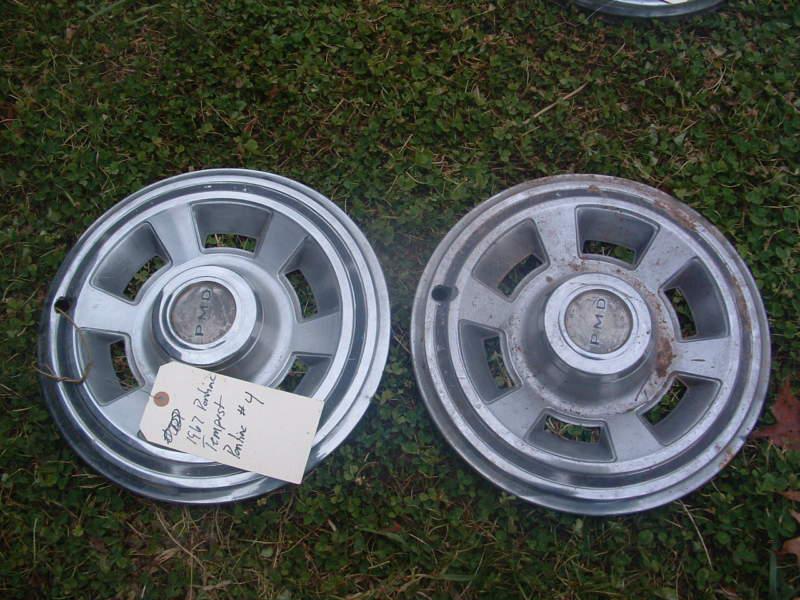 1969 pontiac tempest 14" hubcaps (2)