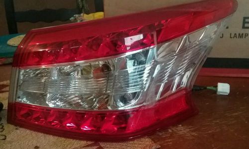Nissan sentra 2014 tail light