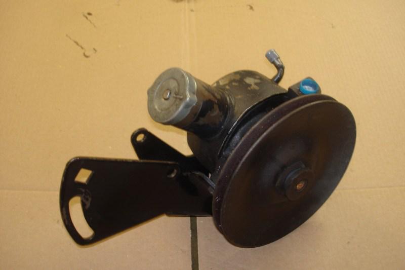 Sell Chrysler Mopar small block power steering pump in Dry Ridge